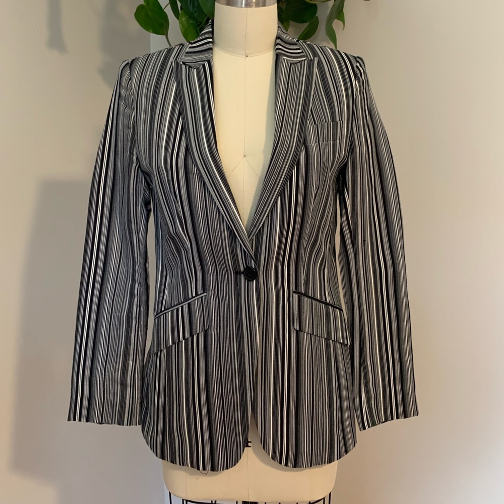 🌼3/$25 Beatle Juice Blazer